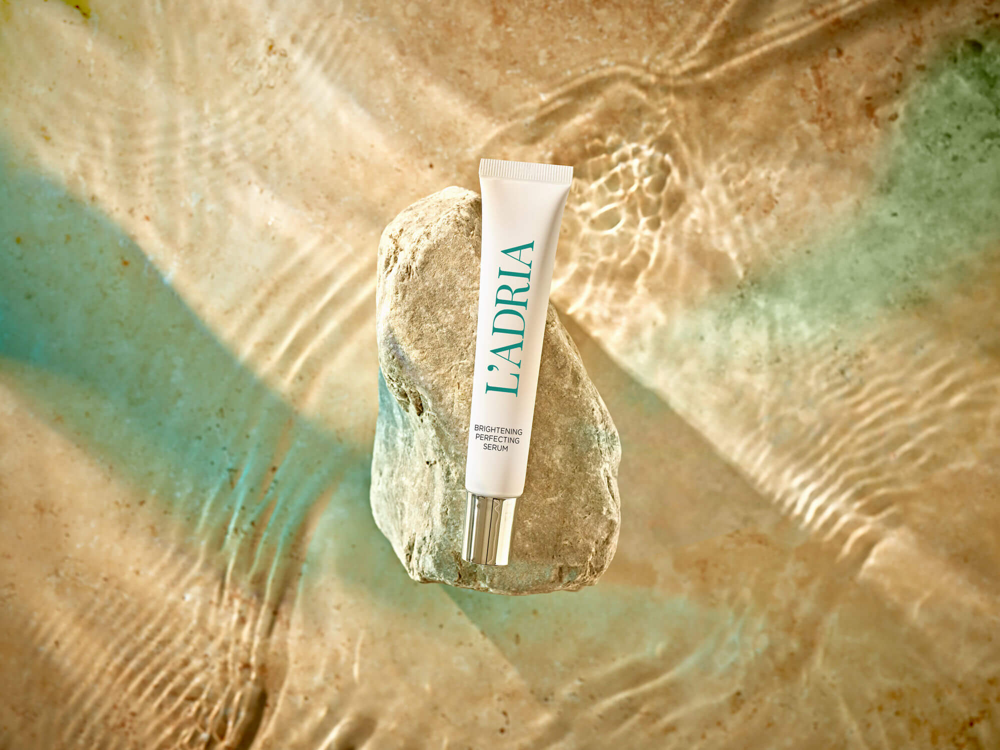 Brightening perfecting serum na kemenu u morskoj vodi