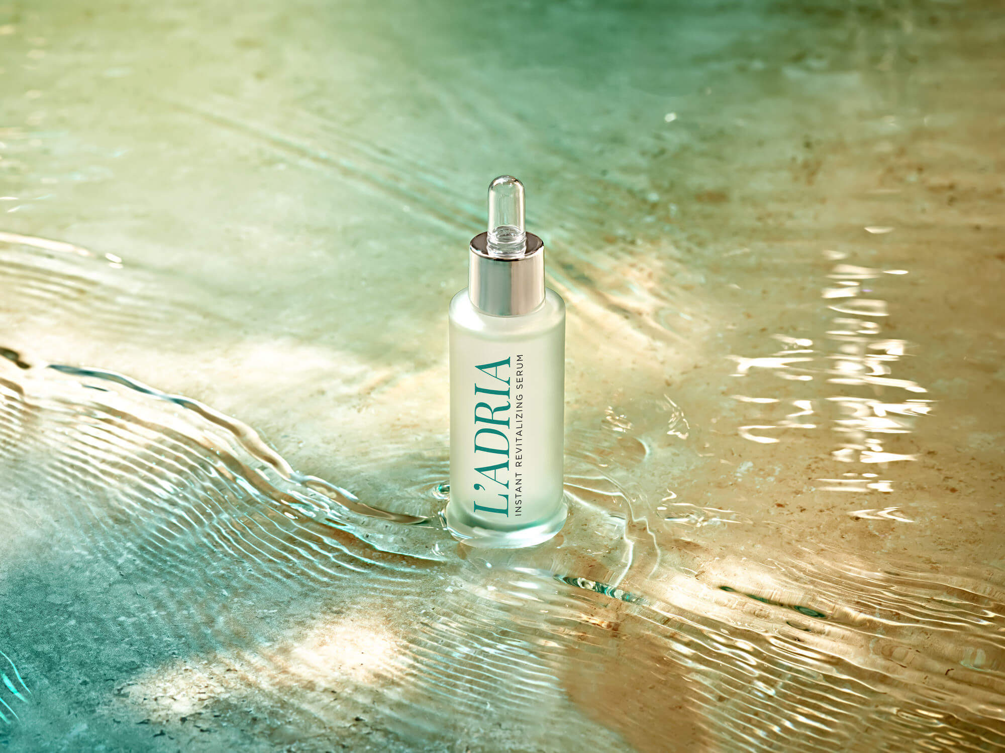 Instant revitalizing serum u morskoj vodi
