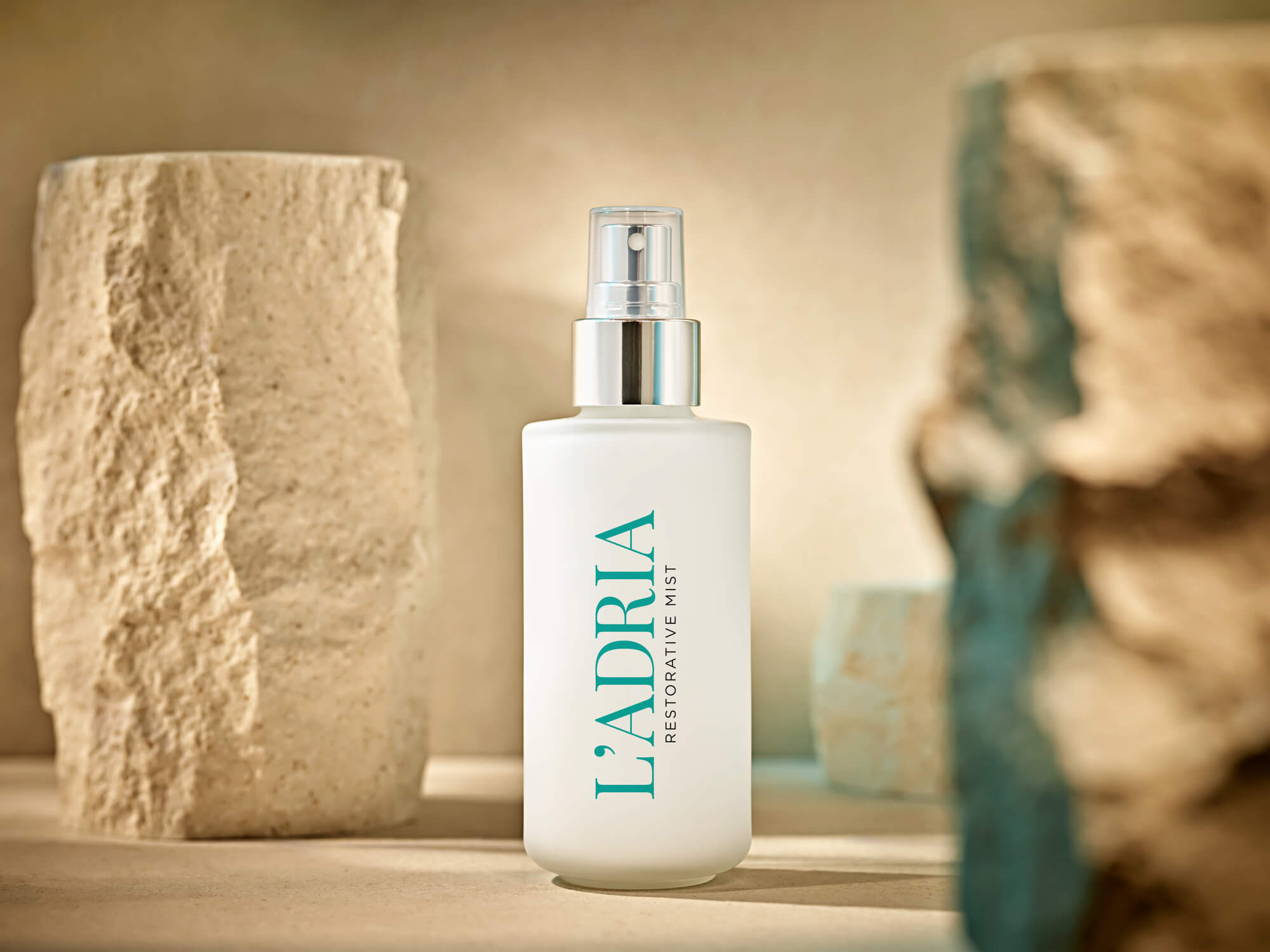 Restorative mist bočica između kamenja